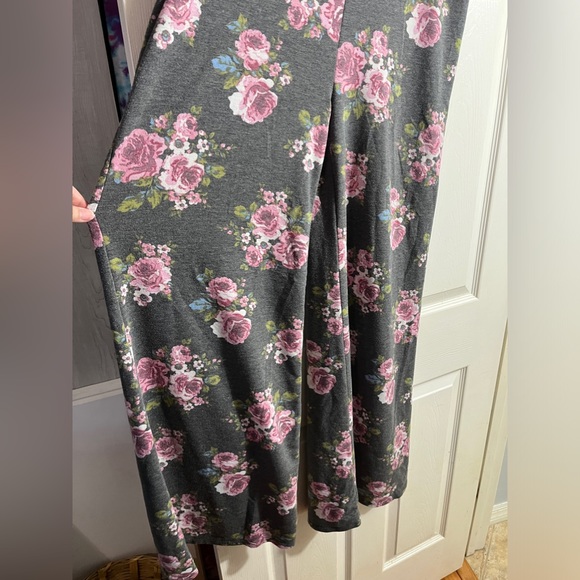 Celeste plus size 3x wide leg flare Y2k grey and pink roses yoga pants - Picture 2 of 9